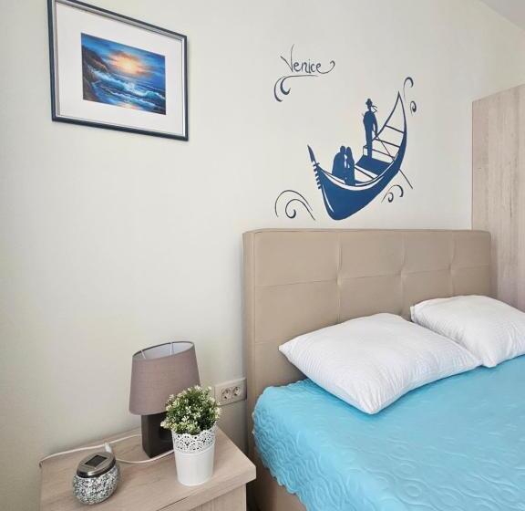 استودیوی لوکس, Apartments Lotus