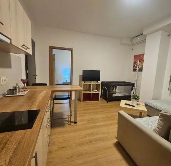 استودیوی استاندارد, Apartments Lotus