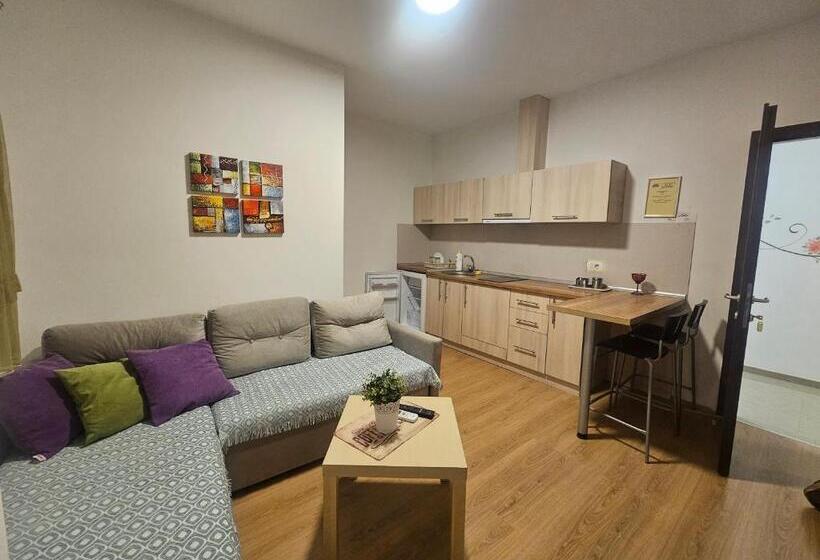 استودیوی استاندارد, Apartments Lotus