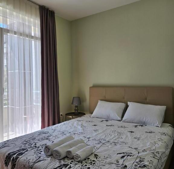 اتاق خانوادگی, Apartments Lotus