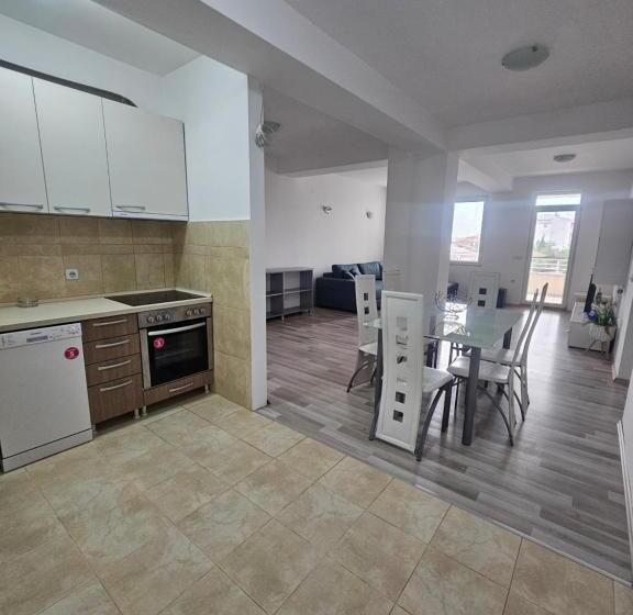 آپارتمان 1 خوابه با تراس, Apartments Lotus