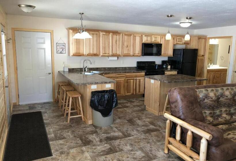 1 Bedroom Apartment Lake View, Dunrovin Resort