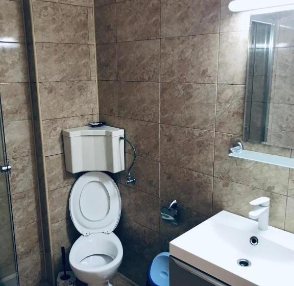 غرفة قياسية, Pinul Negru 2