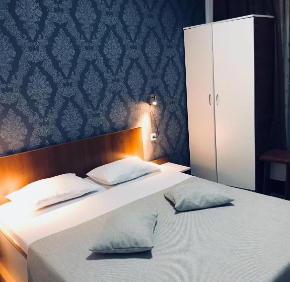 غرفة قياسية, Pinul Negru 2