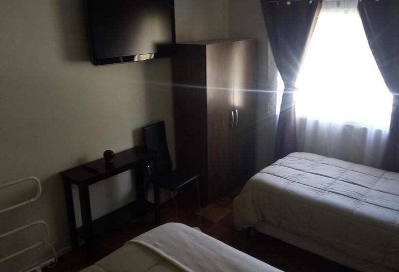 Четырехместный Номер Стандарт, Hostal Los Castanos