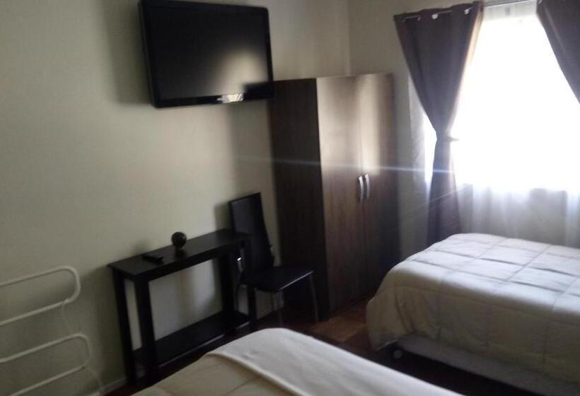 اتاق استاندارد چهار تخته, Hostal Los Castanos