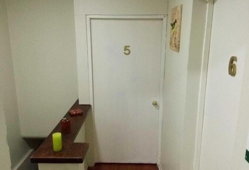 اتاق استاندارد چهار تخته, Hostal Los Castanos