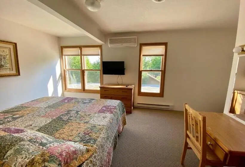 Suite with lake view, Peters Sunset Beach Resort And Golf