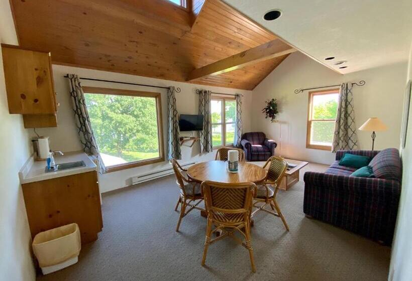 Suite with lake view, Peters Sunset Beach Resort And Golf