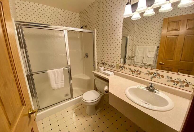 Suite with lake view, Peters Sunset Beach Resort And Golf