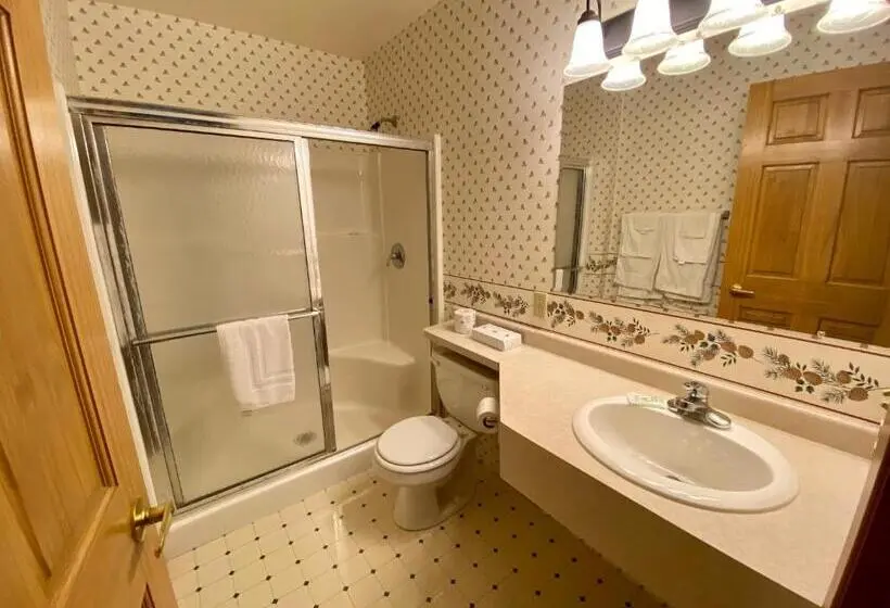 Suite with lake view, Peters Sunset Beach Resort And Golf
