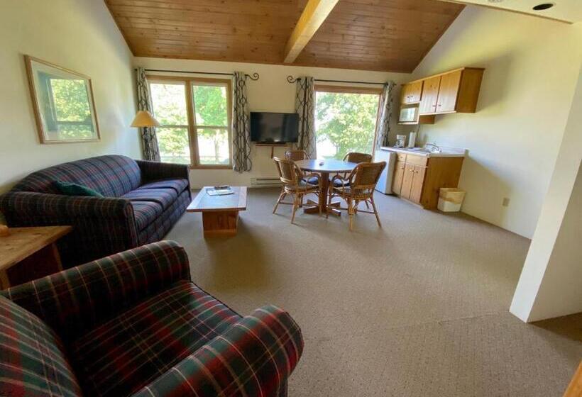 Suite with lake view, Peters Sunset Beach Resort And Golf