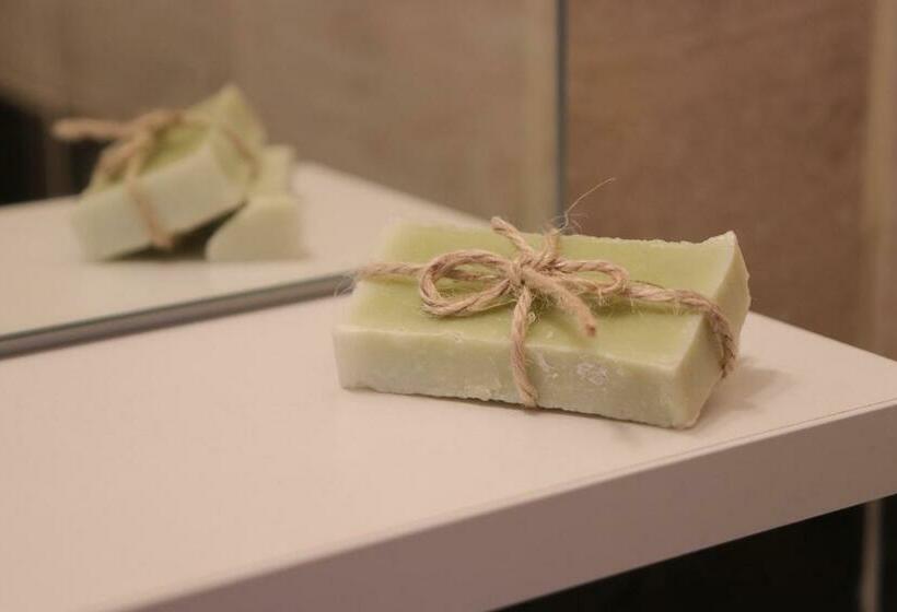 חדר דלוקס, Meryem S