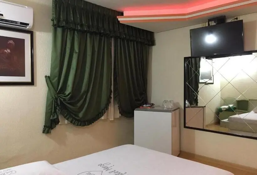 スタンダードルーム, Motel Monza