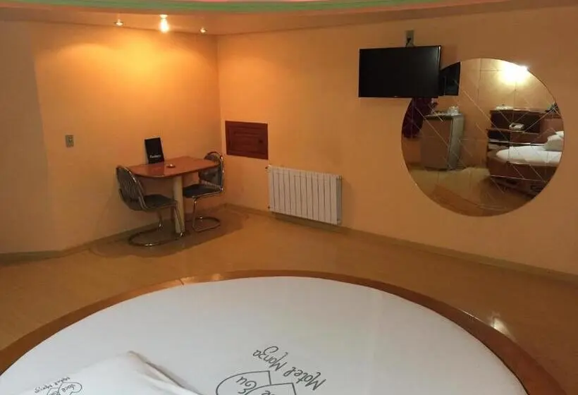 バスタブ付きスタンダードルーム, Motel Monza