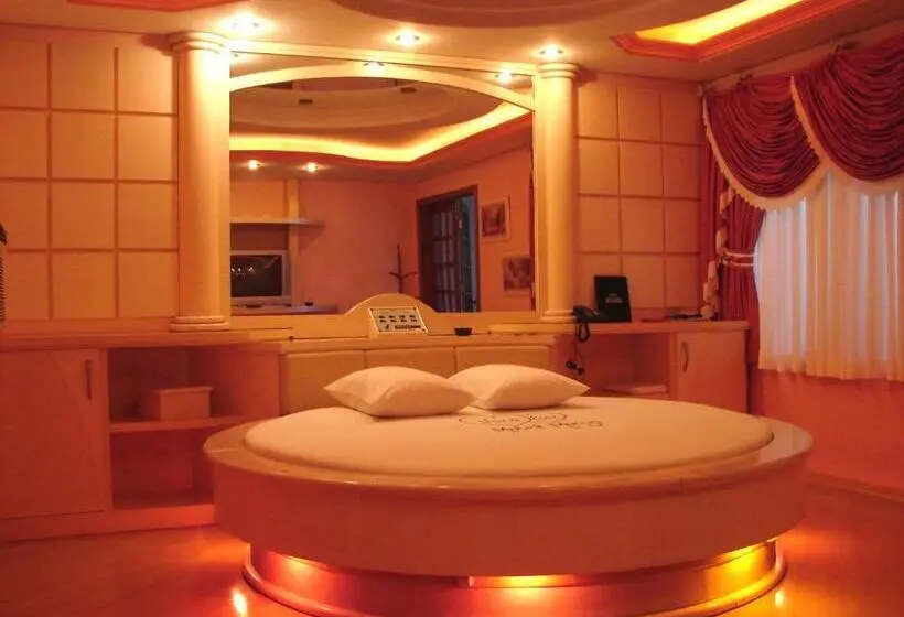 ハイドロマッサージバス付きスイート, Motel Monza