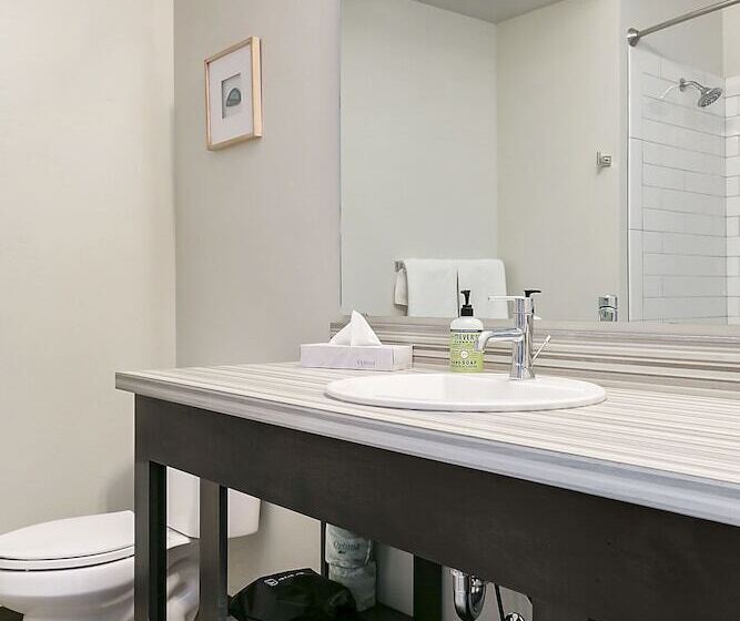 جناح سرير ملكى, Silver Creek