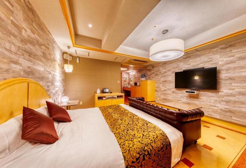 디럭스 룸, Luna Otsu