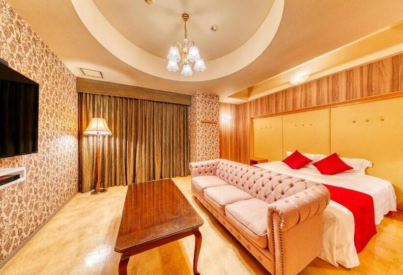 デラックスルーム, Luna Otsu