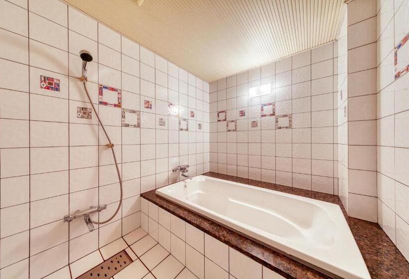 디럭스 룸, Luna Otsu