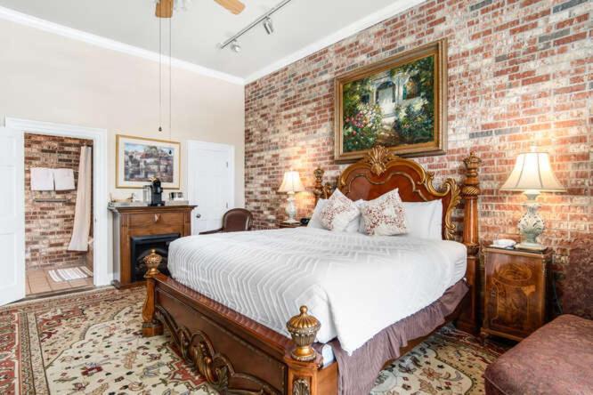 스탠다드 룸 킹사이즈 침대, Old Brick Inn