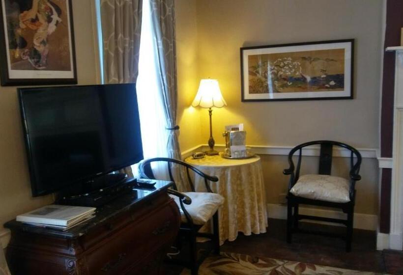 이코노미 룸, Old Brick Inn