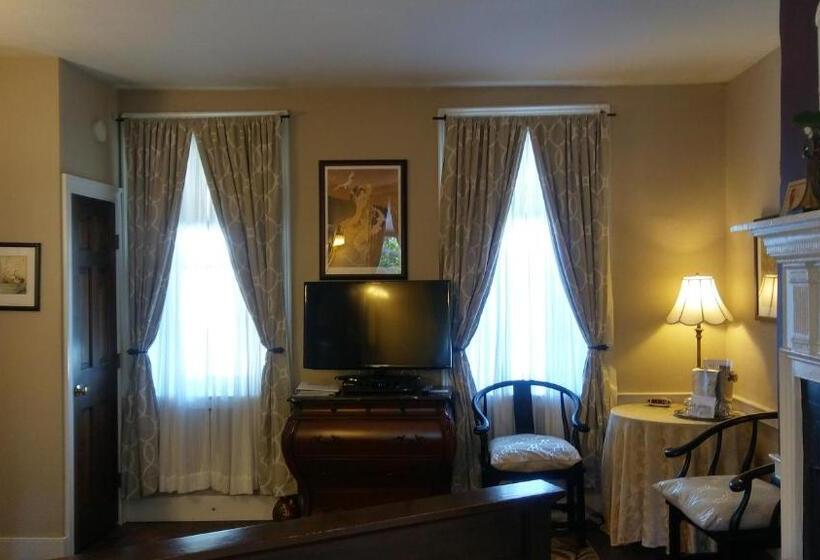 이코노미 룸, Old Brick Inn