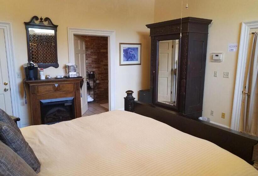 디럭스 룸 킹사이즈 침대, Old Brick Inn