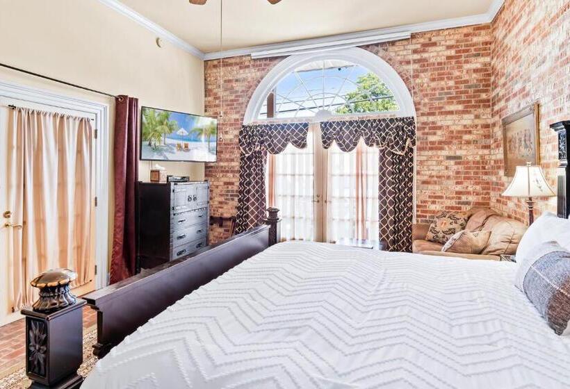 디럭스 룸 킹사이즈 침대, Old Brick Inn