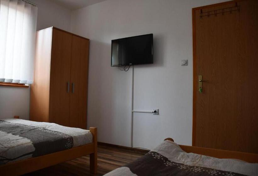 اتاق استاندارد سه تخته با سرویس بهداشتی مشترک, Apartment And Rooms Konak