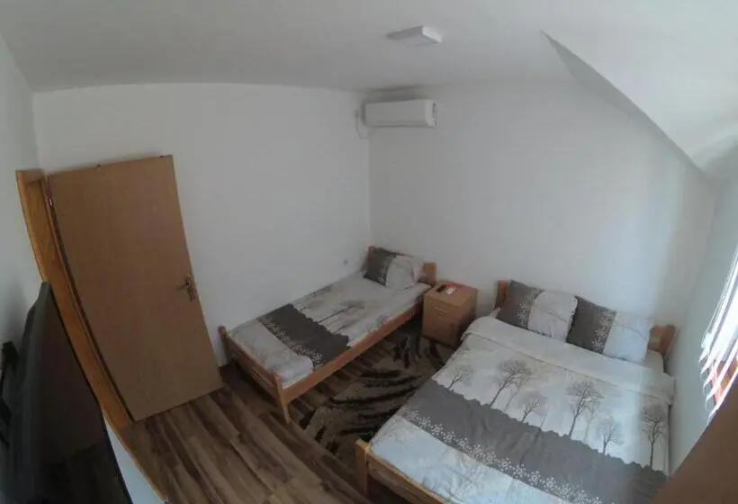 اتاق استاندارد سه تخته با سرویس بهداشتی مشترک, Apartment And Rooms Konak