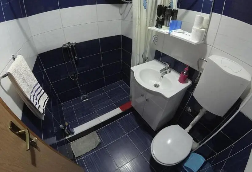 اتاق استاندارد با سرویس بهداشتی مشترک, Apartment And Rooms Konak