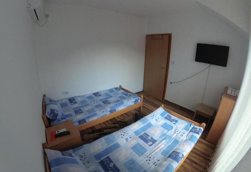 اتاق استاندارد با سرویس بهداشتی مشترک, Apartment And Rooms Konak