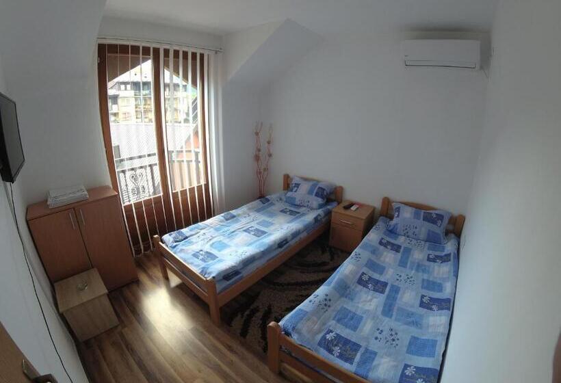 اتاق استاندارد با سرویس بهداشتی مشترک, Apartment And Rooms Konak