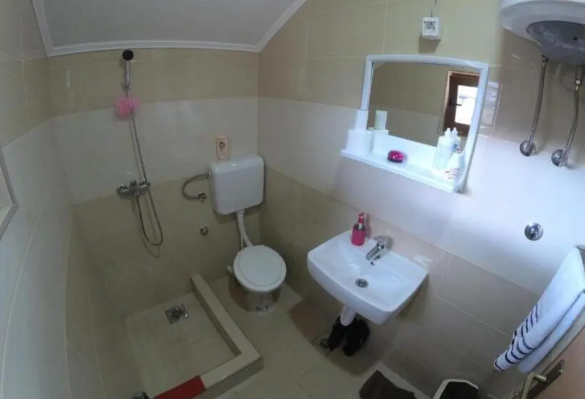 استودیوی استاندارد, Apartment And Rooms Konak
