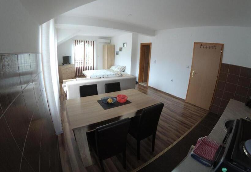 استودیوی استاندارد, Apartment And Rooms Konak