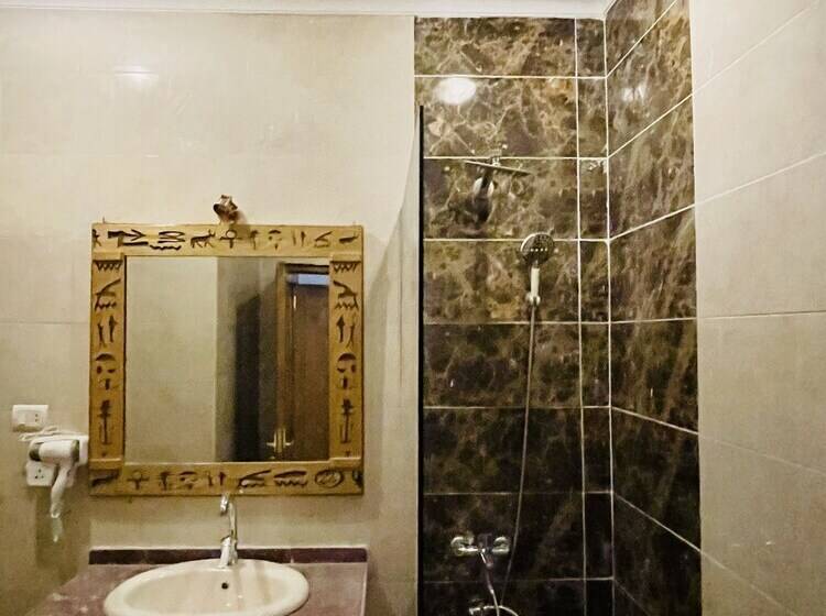 اتاق لوکس, Jewel Howard Carter