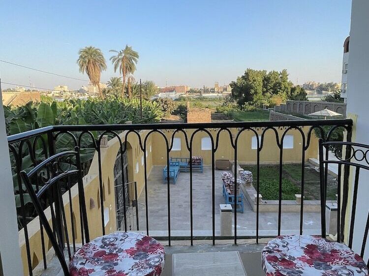 اتاق لوکس, Jewel Howard Carter