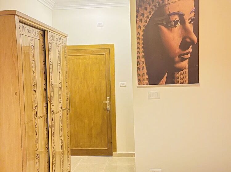 اتاق لوکس, Jewel Howard Carter