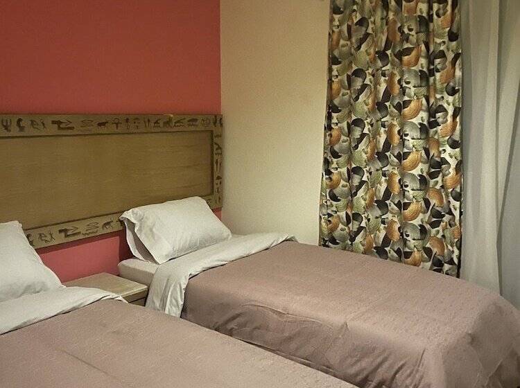 اتاق لوکس, Jewel Howard Carter