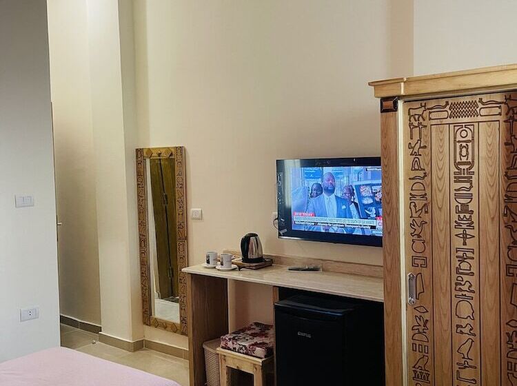 اتاق لوکس, Jewel Howard Carter