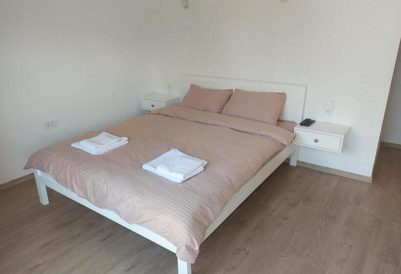 اتاق لوکس با بالکن, Rooms Lida & Friendly Home