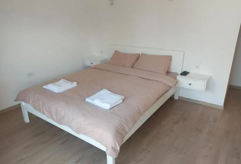 اتاق لوکس با بالکن, Rooms Lida & Friendly Home