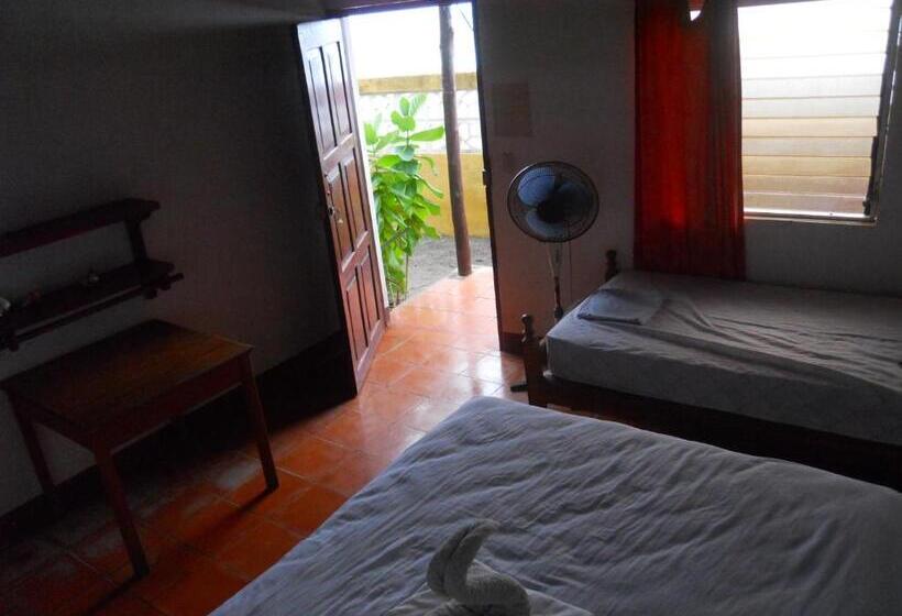 Triple Room Sea View, Beach Hostal Oasis