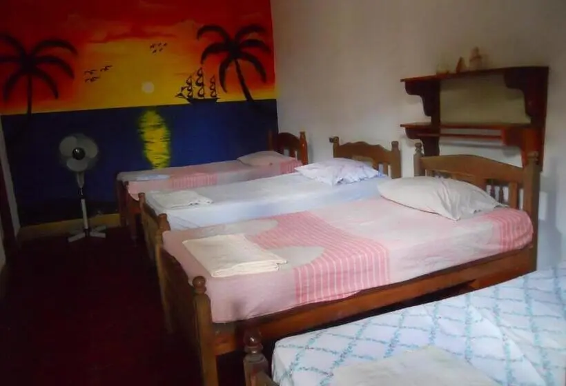 ルームシェアのワンベッド, Beach Hostal Oasis