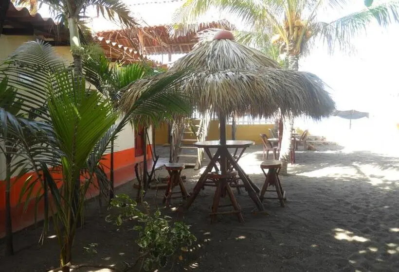 ルームシェアのワンベッド, Beach Hostal Oasis