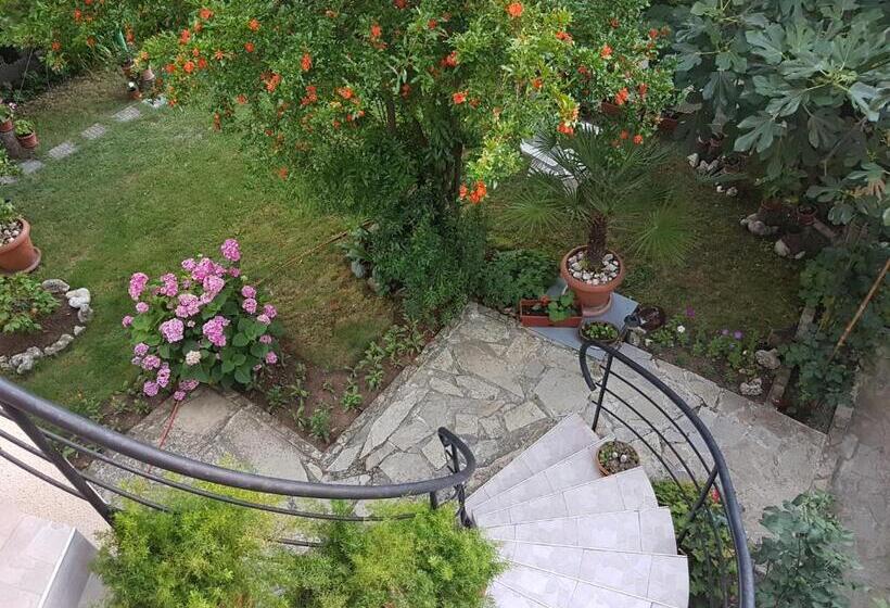 اتاق استاندارد با چشم‌انداز باغ, Guest House Veselina