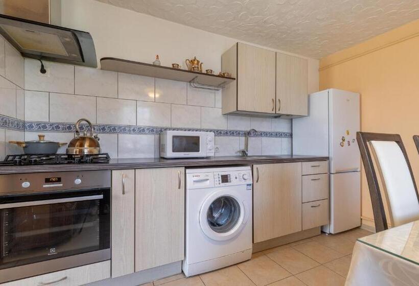 بنگله خانوادگی, Kopų 32 šventoji