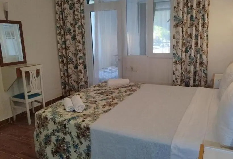 Perhehuone Puutarhanäkymä, Cemils Guest House