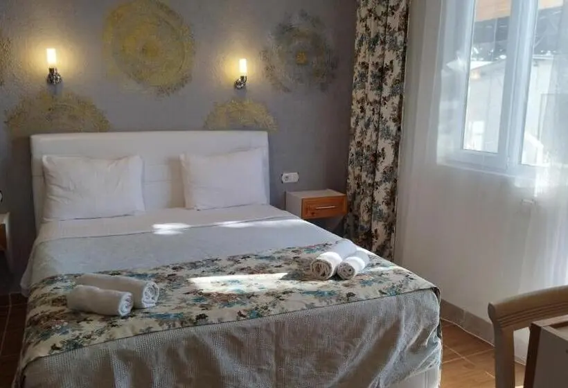 Huoneisto 1 Makuuhuone Puutarhanäkymä, Cemils Guest House